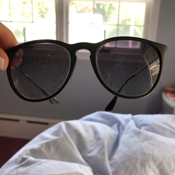 black raybans with black lenses - Picture 3 of 4